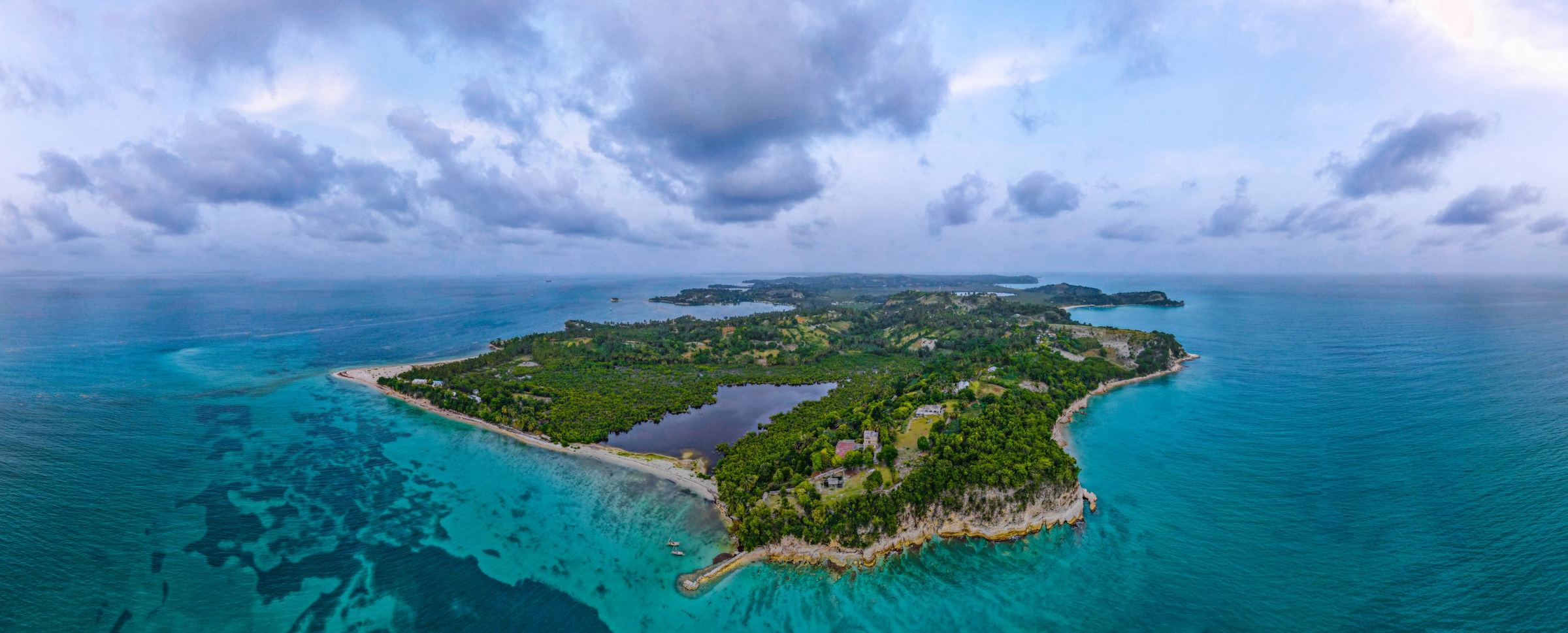 Île-à-Vache from the air, with its lagoon and reef
